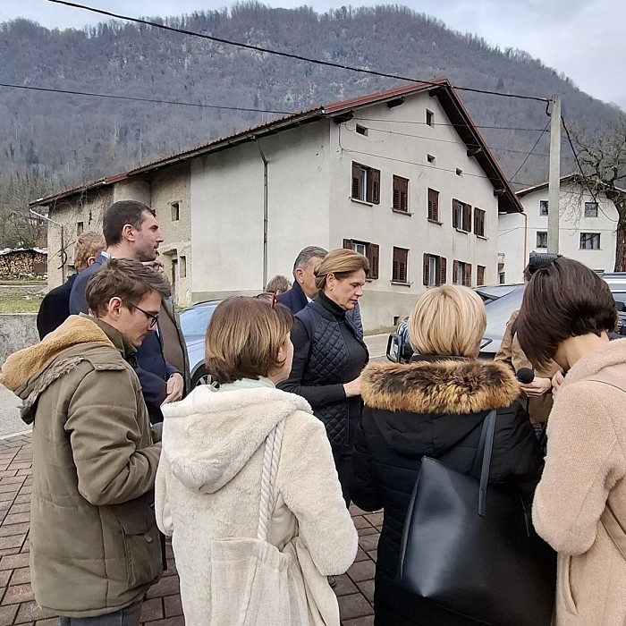 Ministrska ekipa na Idrijsko-Cerkljanskem in v Posočju o ključnih projektih