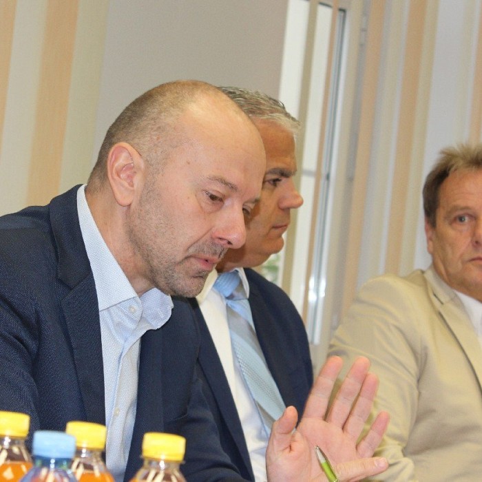 Ministrska ekipa na Idrijsko-Cerkljanskem in v Posočju o ključnih projektih